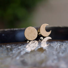 Load image into Gallery viewer, 14k gold moon earrings